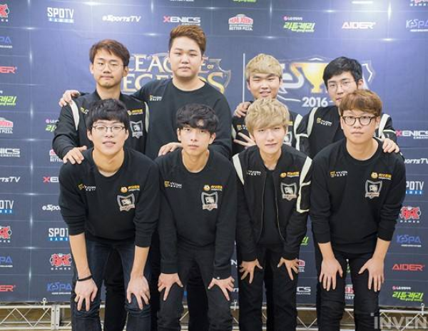 当他在场时 当他在场时