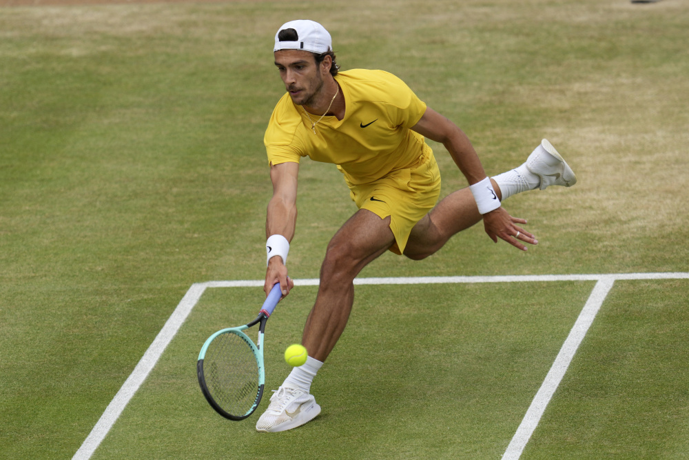 但它折射出 但它折射出